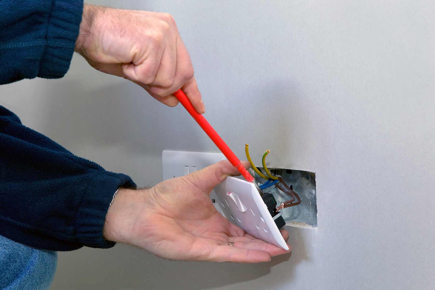 Our electricians can install plug sockets for domestic and commercial proeprties in Tufnell Park and the local area. 